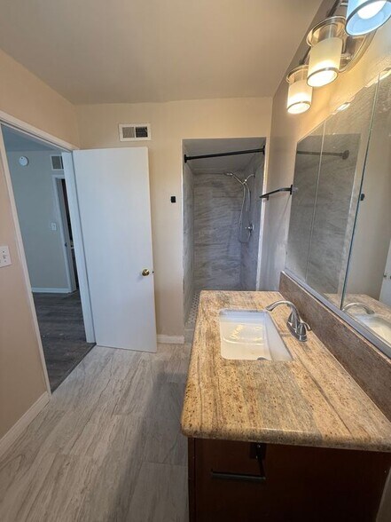 Building Photo - 647 Gartel Dr