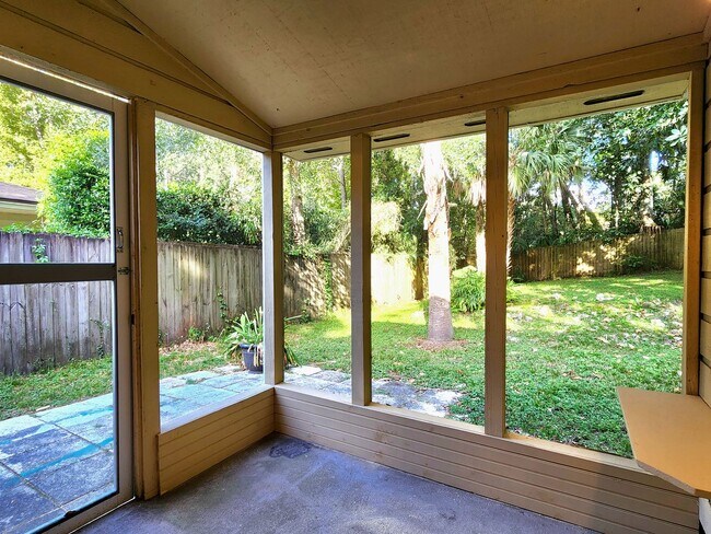 Building Photo - FOR RENT 4 bed 3 bath home