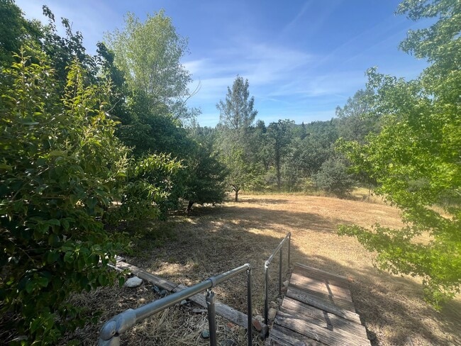 Building Photo - Beautiful Updated West Redding Home!