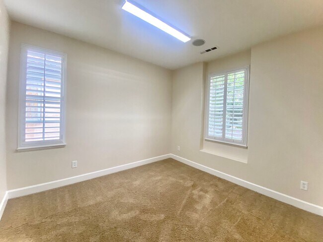 Building Photo - Dazzling 5-bedroom home in Fremont – Ardenwood Neighborhood!