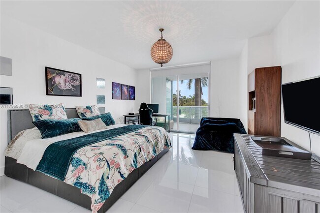 Building Photo - 900 Biscayne Blvd