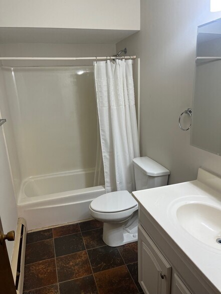 Building Photo - 33 Stewart St