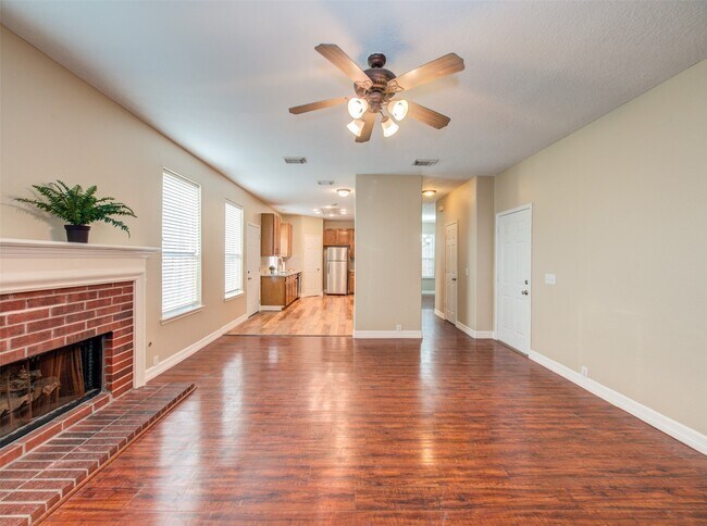 Building Photo - 419 Thorpe Springs Dr