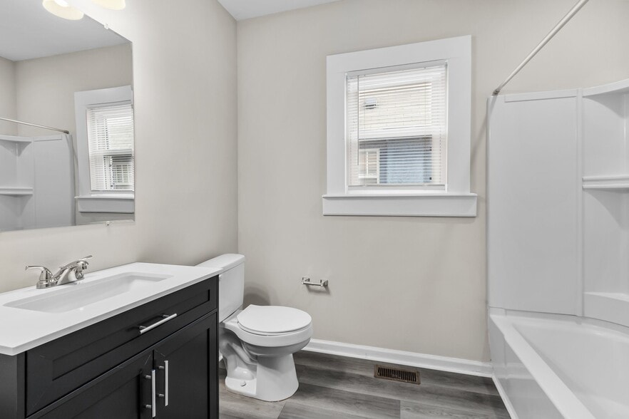 Downstairs bathroom - 404 Formosa Ave