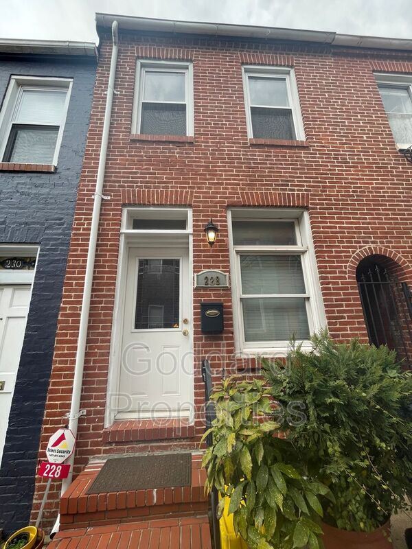 Primary Photo - 228 S Madeira St