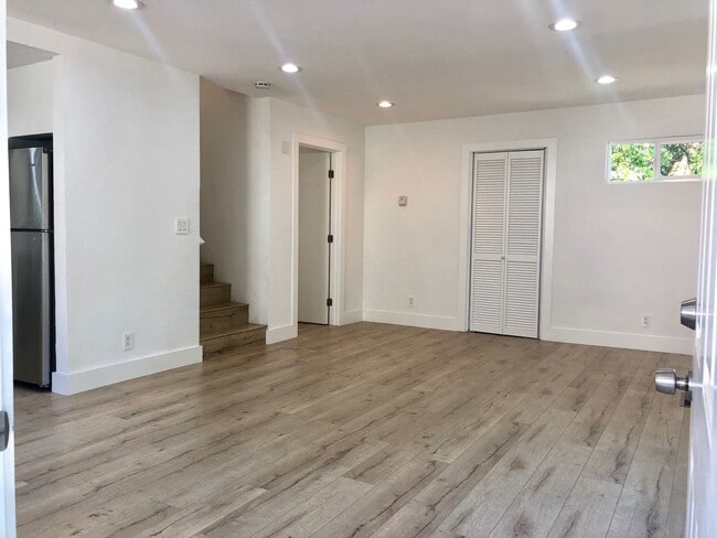 Building Photo - 3 Bedroom for Rent.