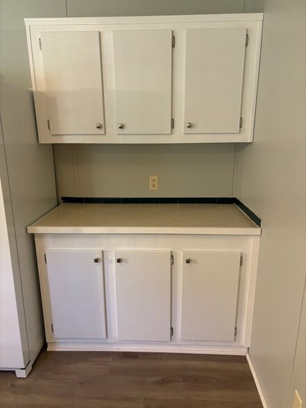 Cabinets and Counter Space - 102 Nina Cir