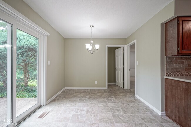 Building Photo - 10924 Lakeshore Dr W