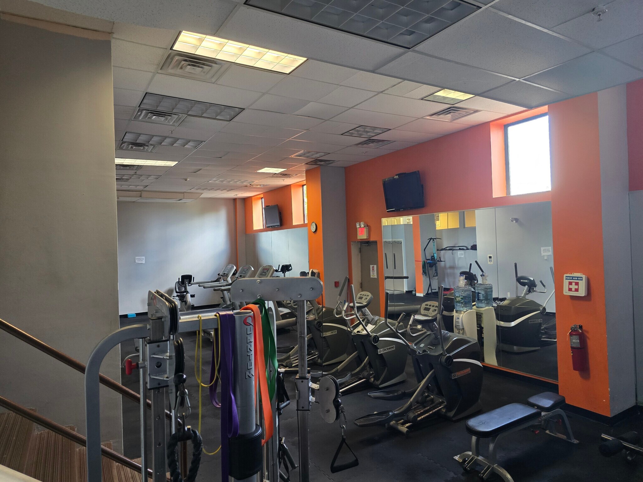 Building Photo - 60 Parkway Dr E