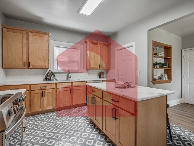 Building Photo - 1501 Gladstone Terrace