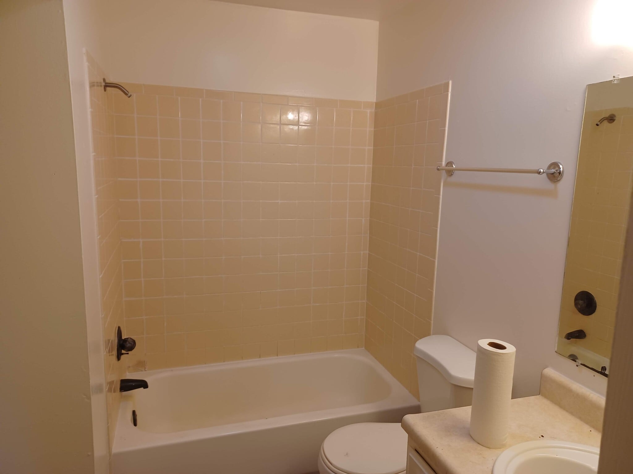 Bathroom - 1606 Campus Dr