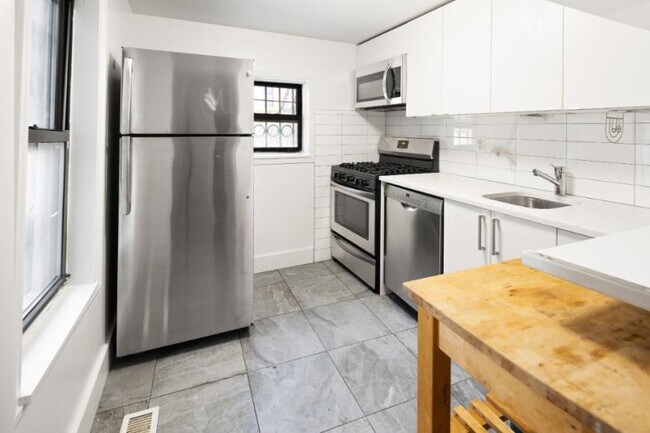 Building Photo - 1 bedroom in Brooklyn NY 11216