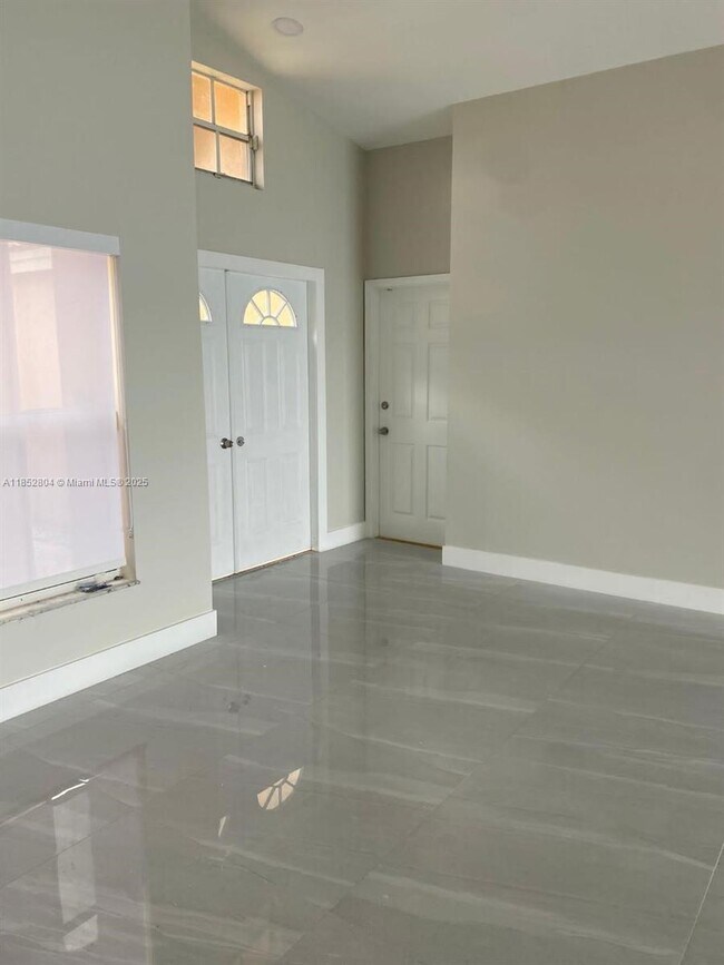 Building Photo - 880 NW 123rd Ct