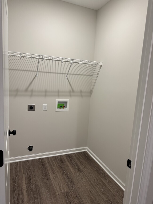Building Photo - 205 Cherry Way