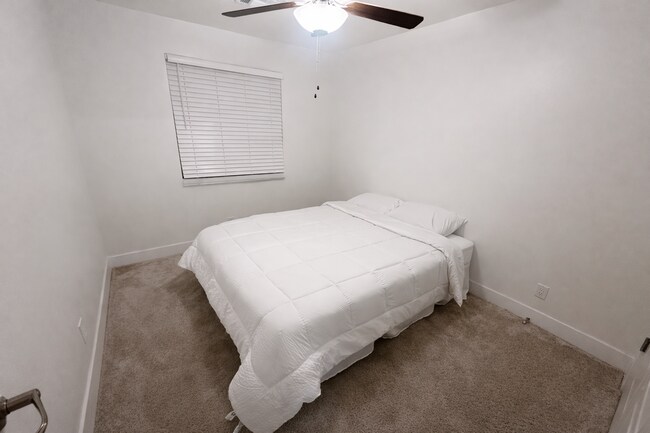 Building Photo - 4-Bed Stand Alone Home! 6+ Month Lease