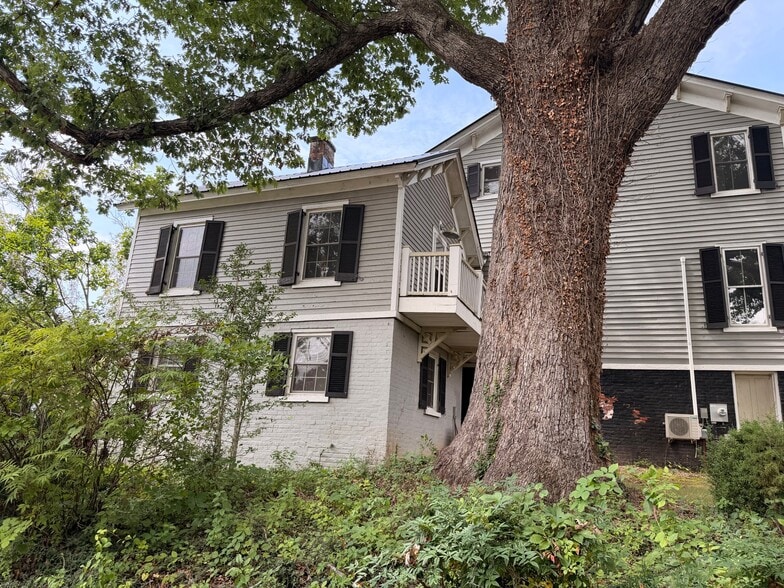 Building Photo - 154 Garland Ave