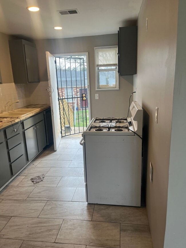 Building Photo - Newly updated 3-bedroom, 2-bath home - Open To Section 8