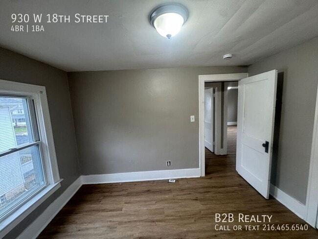 Building Photo - 930 W 18th St