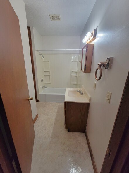 Building Photo - 403 1/2 N Fremont St