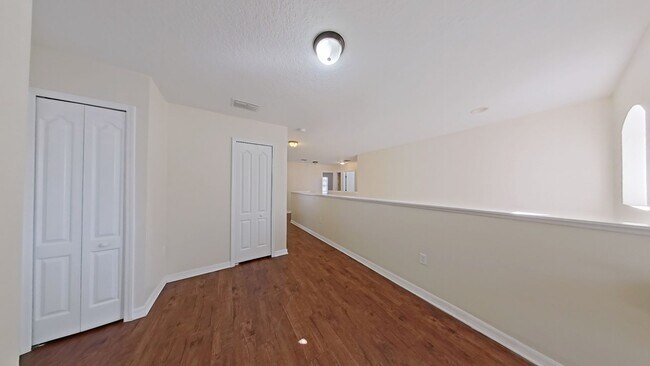 Building Photo - Lovely Large 5/4 Pool Home in West Haven