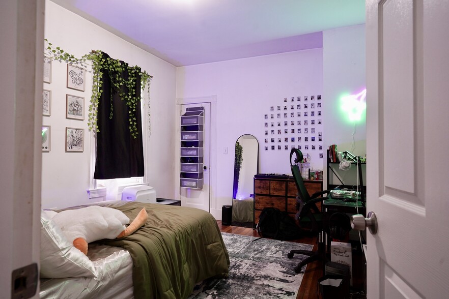 Building Photo - 108 Hillside St