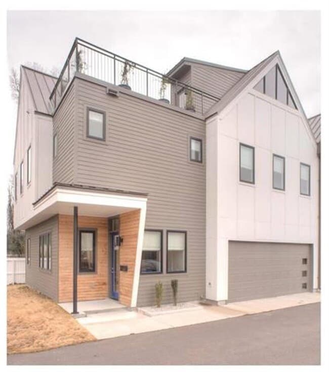 Building Photo - 2121 Jefferson Ave