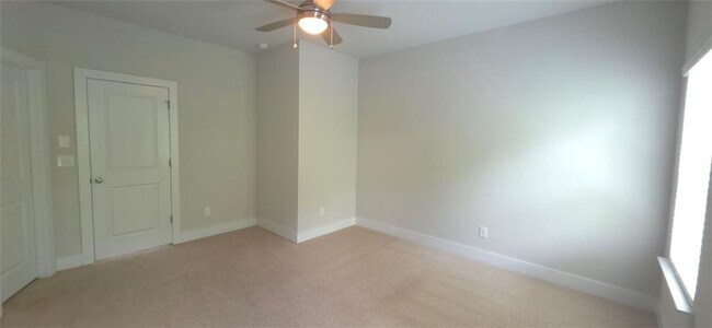 Building Photo - 3801 Oxford Cir