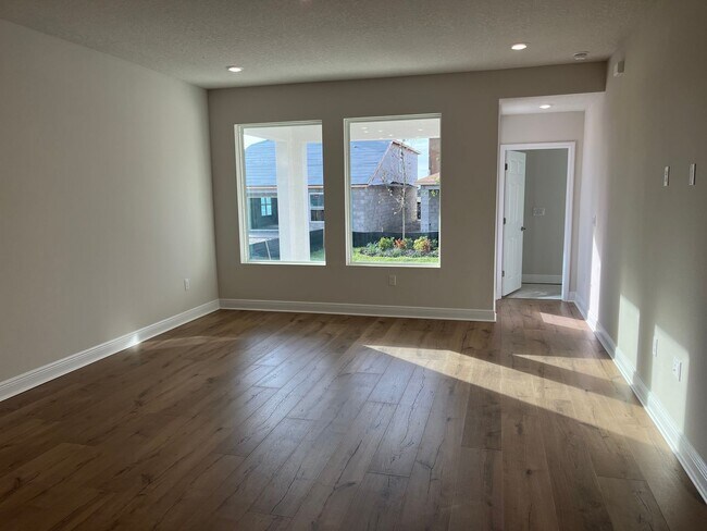 Building Photo - Beautiful home located in desirable Waters...