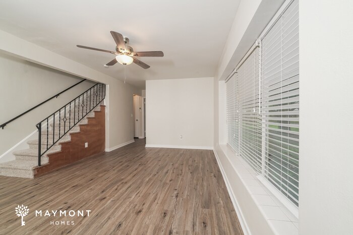 Building Photo - 1231 Greenview Dr