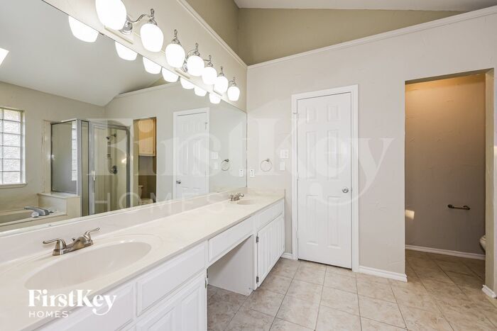 Building Photo - 1417 Highland Dr