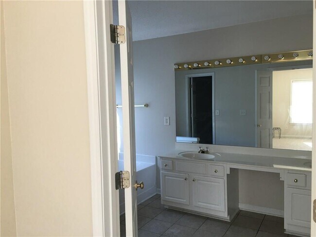 Building Photo - 655 Alstonefield Dr
