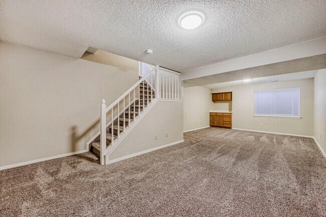 Building Photo - 8420 Ilex Dr