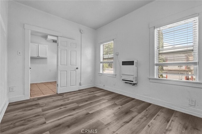 Building Photo - 166 E 36th Pl