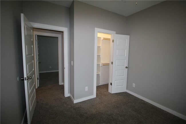 Building Photo - 2711 Vinson Rd