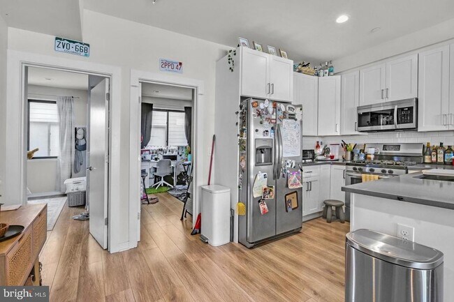 Building Photo - 381 Martin St