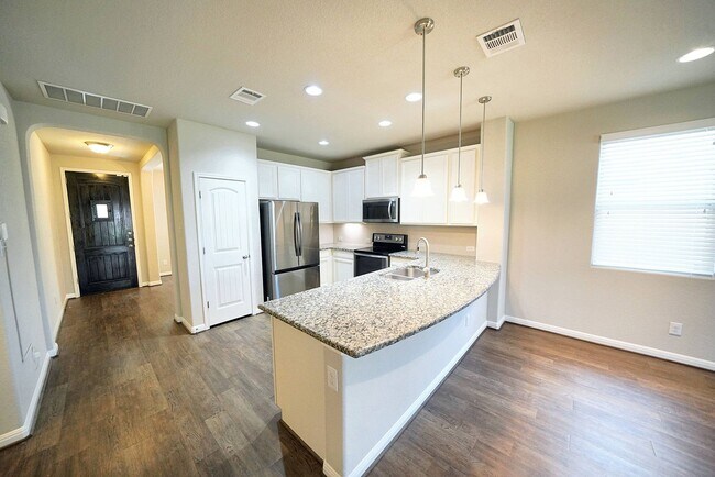 Building Photo - Beautiful Rental in Converse! Realtor Comm...