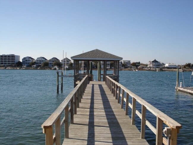 Building Photo - 4B Channel Ave