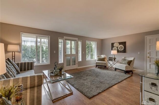 Building Photo - 17302 NE 45th St