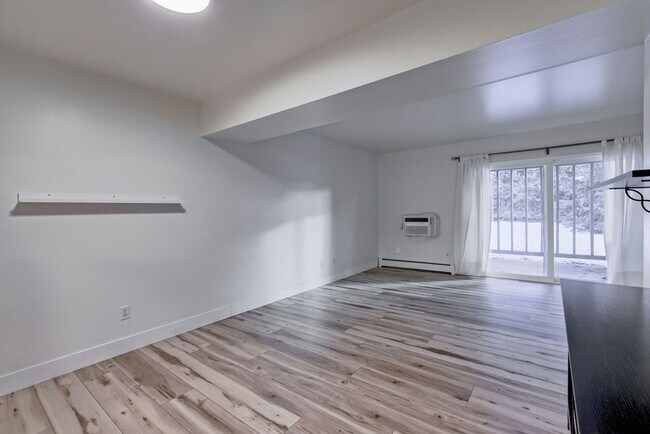 Building Photo - 809 E Drake Rd