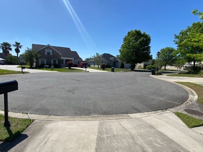 Building Photo - Beautifully Maintained Home in Prime Savannah Location