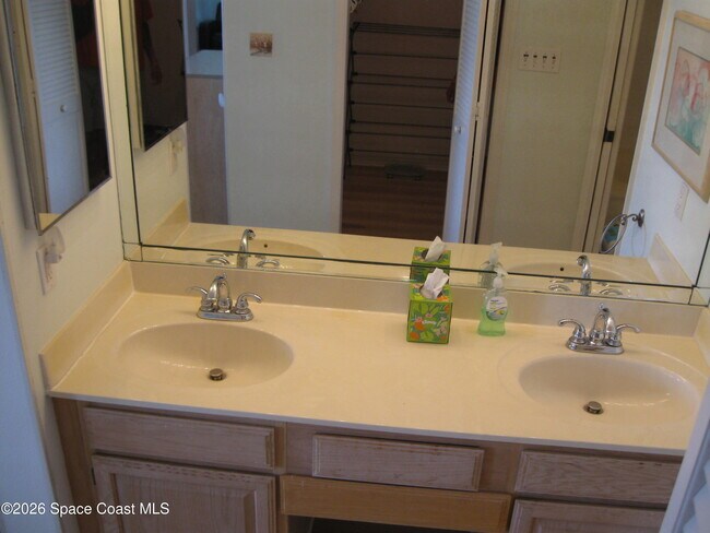 Building Photo - 630 S Brevard Ave