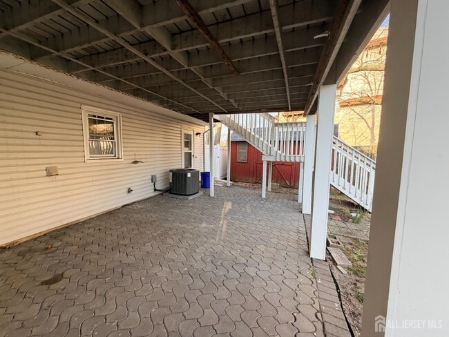 Building Photo - 2460 Woodbridge Ave