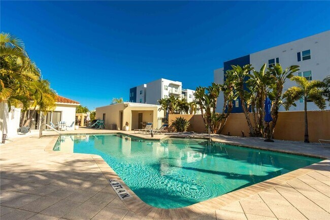 Building Photo - 824 Padua Ln