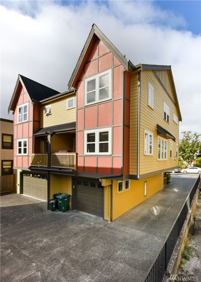 Building Photo - Stunning 3 Bed 2.5 Bath Home in Fremont