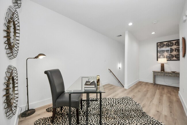 Building Photo - 9028 Scott St