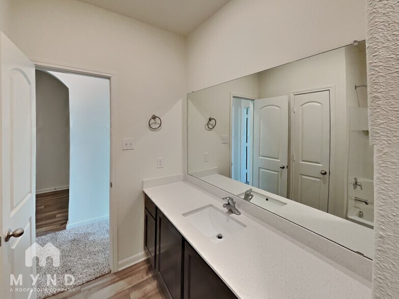 Building Photo - 421 Micah Ln