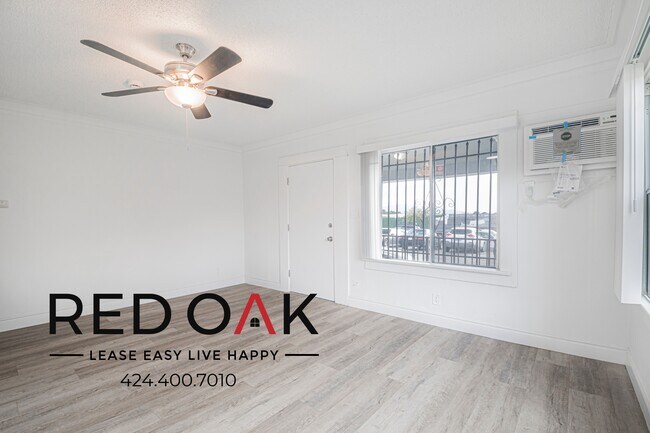 Building Photo - 13073 Pierce St