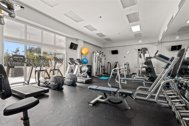 Building Photo - 6917 Collins Ave