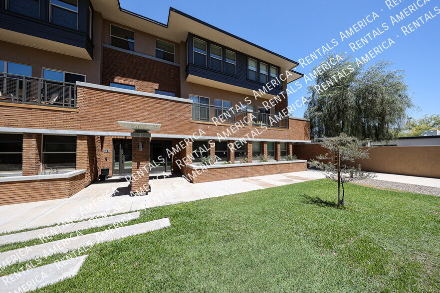 Building Photo - 1400 E Bethany Home Rd