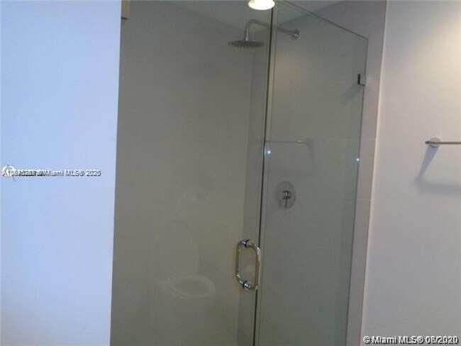 Building Photo - 2600 E Hallandale Beach Blvd